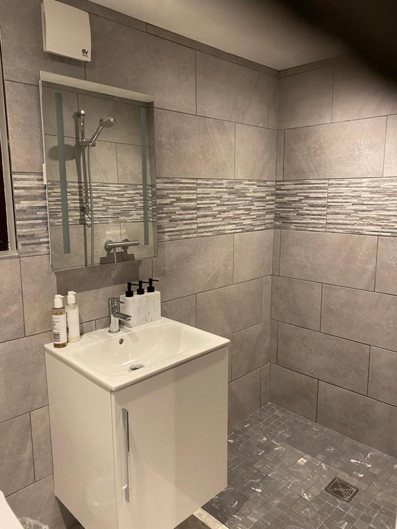 Large Twin Room,1655333064:JPEG